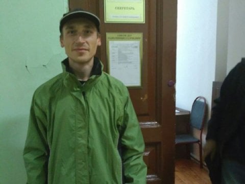 Оппозиционера Рыжова доставили в суд спецназовцы