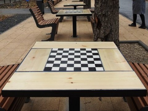 На бульваре Рахова неправильно установили шахматные столы