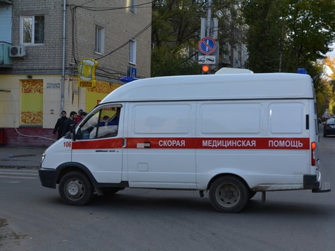 В Энгельсе пенсионерка скончалась в больнице после ДТП. Водитель скрылся