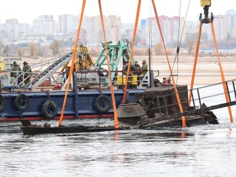 Со дна Волги подняли затонувший в 1942 году бронекатер саратовского командира