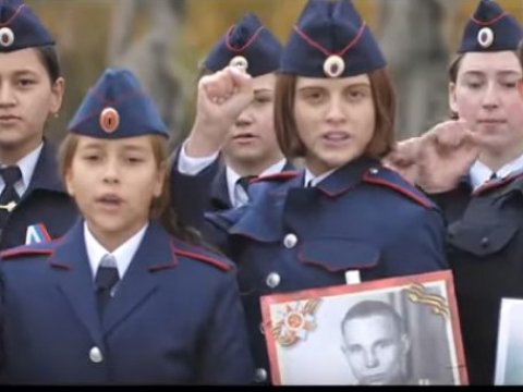 Навальный уличил единороссов в использовании детей в милитаристской пропаганде