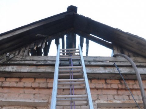 На пожаре погиб житель села в Духовницком районе