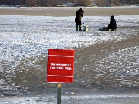 МЧС напоминает рыбакам области об опасности тонкого льда