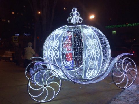 Бульвар Рахова украсили Новому году световыми скульптурами
