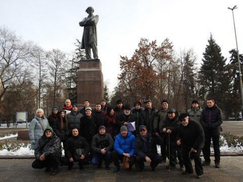 Саратовские оппозиционеры передали фотопривет Рыжову  в «Лефортово»