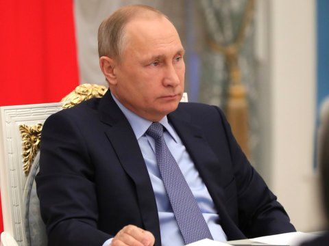 Путин подписал закон о заморозке пенсий до 2020 года