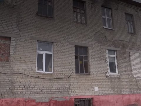 Жильцы аварийного общежития в Саратове пять раз просили помощи у Путина