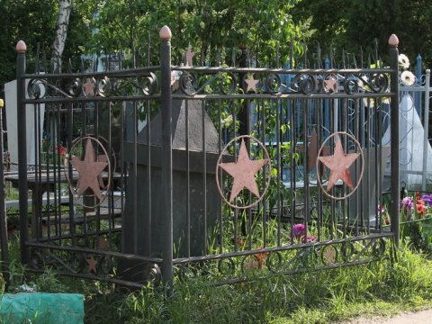 С двух кладбищ в Балашовском районе украли могильные ограды
