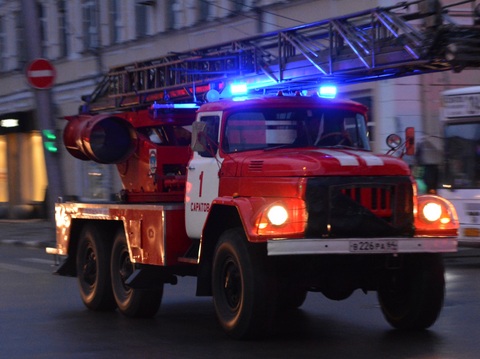 Из горящего дома в Комсомольском эвакуировали 35 человек