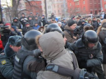В Москве традиционная прогулка оппозиции закончилась задержаниями