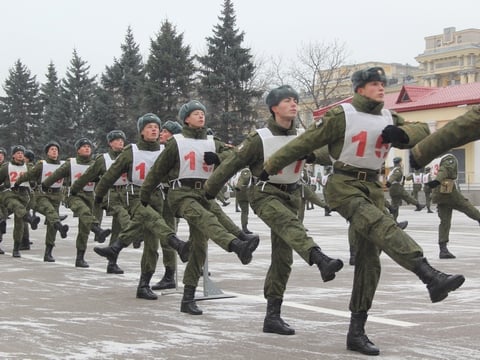 Саратовские курсанты Росгвардии начали готовиться к параду на Красной площади