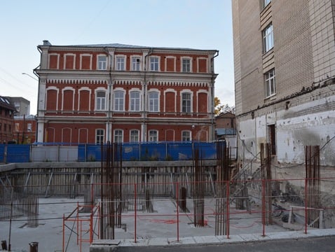 В правительстве не могут отменить строительство высотки на Московской