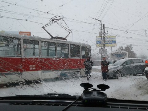 На границе Заводского района ДТП с трамваем перекрыло трассу