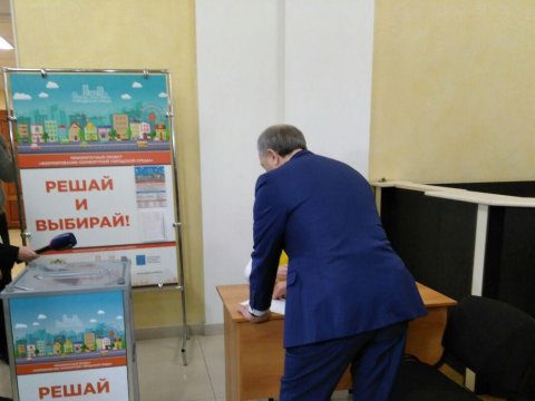 Валерий Радаев проголосовал за благоустройство площади Кирова