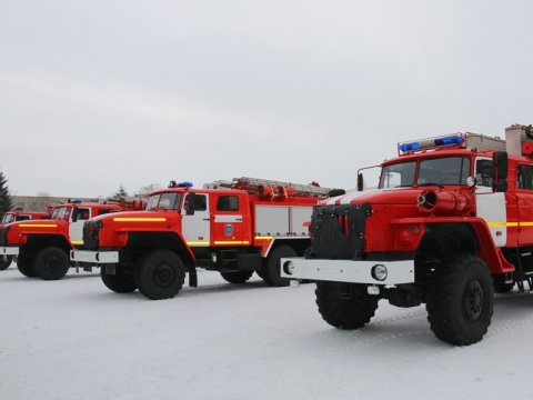 Ершовские пожарные получили четыре новых спецавтомобиля