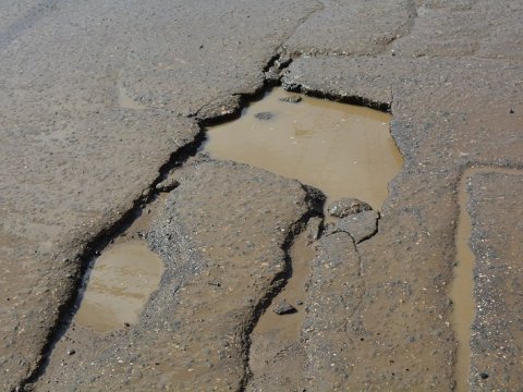 Ртищевских чиновников пытаются заставить починить дорогу к Правде