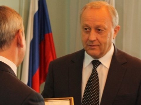 Почетные знаки губернатора области вручили двум преподавателям