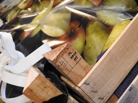 На «Привозе» уничтожили почти две тонны польских груш