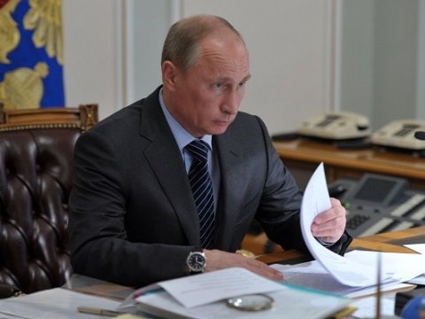 Путин призвал Генпрокуратуру незамедлительно реагировать на случаи задержек зарплат