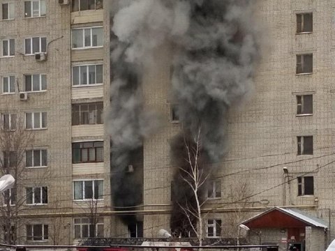 Из-за пожара эвакуируют жильцов девятиэтажки на Чапаева