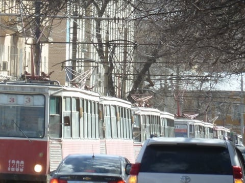 В Мирном переулке встали трамваи четырех маршрутов