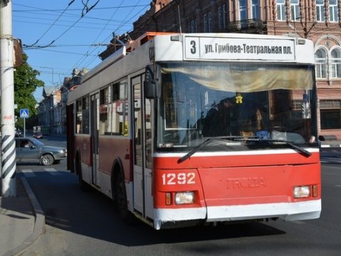 На улице Горького троллейбус №3 сбил женщину