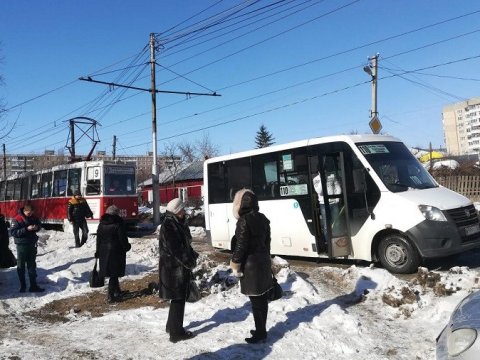 Из-за коммунальной аварии в Заводском районе встали трамваи и маршрутки