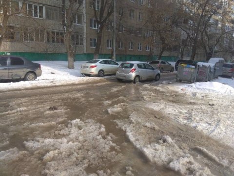 Горожане сообщают о коммунальном потопе в центре Саратова