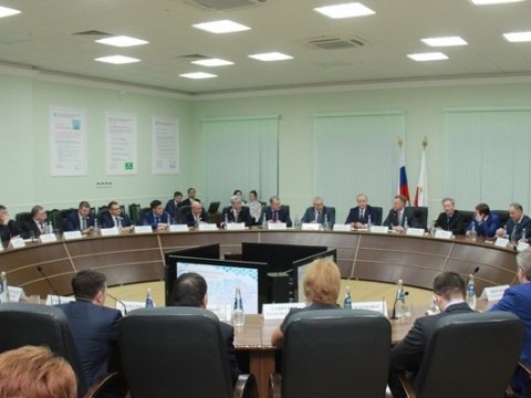 Вице-премьер правительства РФ проводит закрытую встречу с саратовским бизнесом