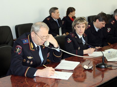 Начальник областного ГУВД в ходе прямой линии принял 23 звонка граждан
