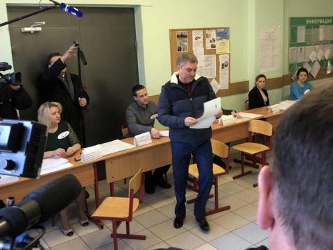 Володин проголосовал в Москве вместе с гендиректором «Аэрофлота»