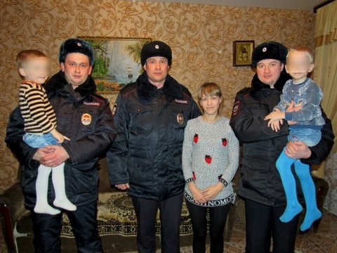 Смертельный пожар в Степном. Полицейские спасли мать с двумя сыновьями