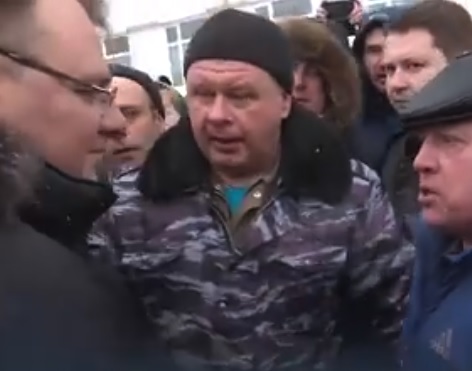 Участники стихийного митинга в Волоколамске напали на главу района
