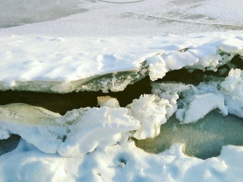В районе Балакова на Волге будет неустойчивый лед из-за сброса воды