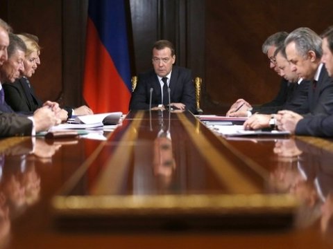 Медведев подписал распоряжение о компенсациях родственникам жертв кемеровской трагедии