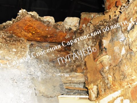 В Пугачеве обрушился потолок квартиры жилого дома