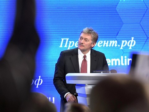 Пресс-секретарь президента назвал обвинения журналисток в адрес Слуцкого «данью моде»