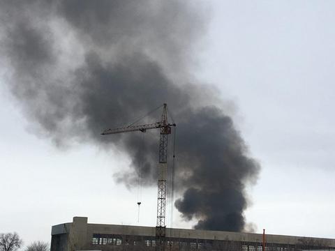 МЧС: В пожаре на саратовском элеваторе есть пострадавшие