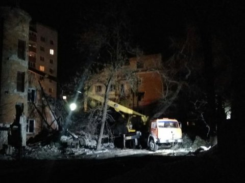 Спасатели пока не обнаружили погибших в рухнувшем доме на Киевской