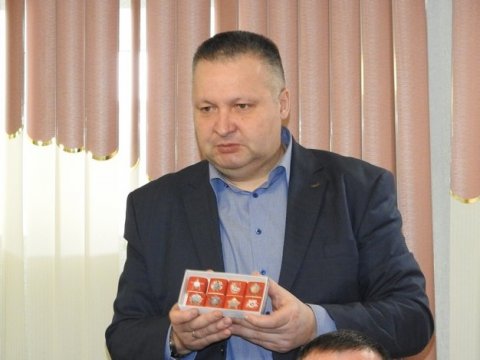 Саратовский общественник показал патриотический шоколад с орденами