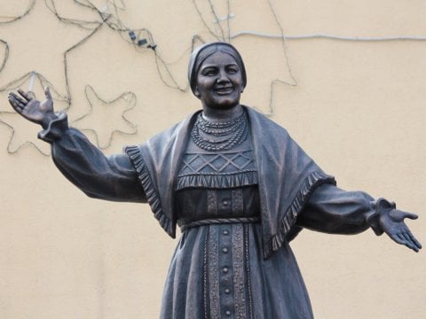 В Саратове открыли памятник Лидии Руслановой 