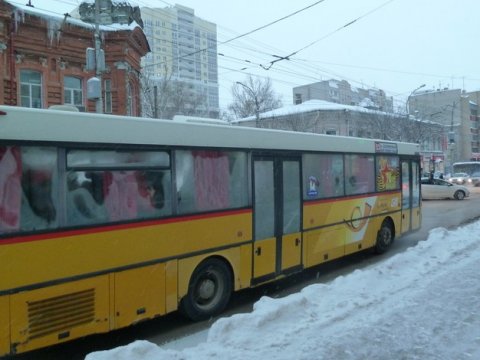 Пожилая саратовчанка покалечилась при посадке в автобус