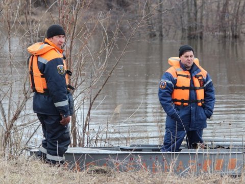 Саратовские спасатели полетели помогать волгоградцам при паводке