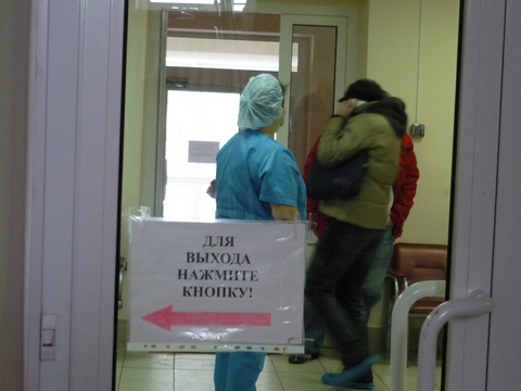 Медсестру саратовской горбольницы заподозрили в краже денег с карты