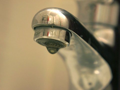 Без холодной воды осталась большая часть жителей Кировского и Октябрьского районов