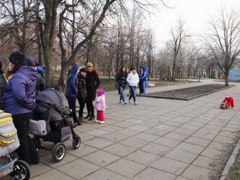 Семидесятилетний саратовец украл детскую коляску в сквере Гагарина