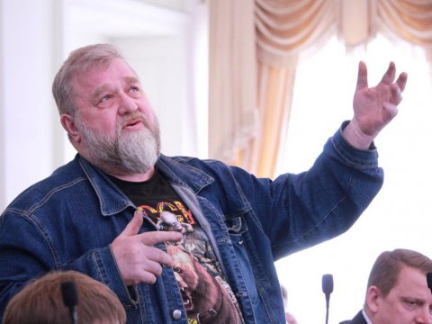Саратовский депутат разбил автомобиль из-за ям на улицах Заводского района