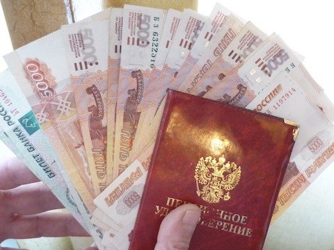 Саратовская пенсионерка отдала мошеннице в банке 1,3 миллиона