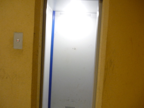 Житель: В Саратове лифт с пассажиром сорвался с десятого на четвертый этаж