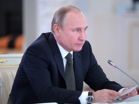 Путин освободил от налога выплаты родителям первенцев